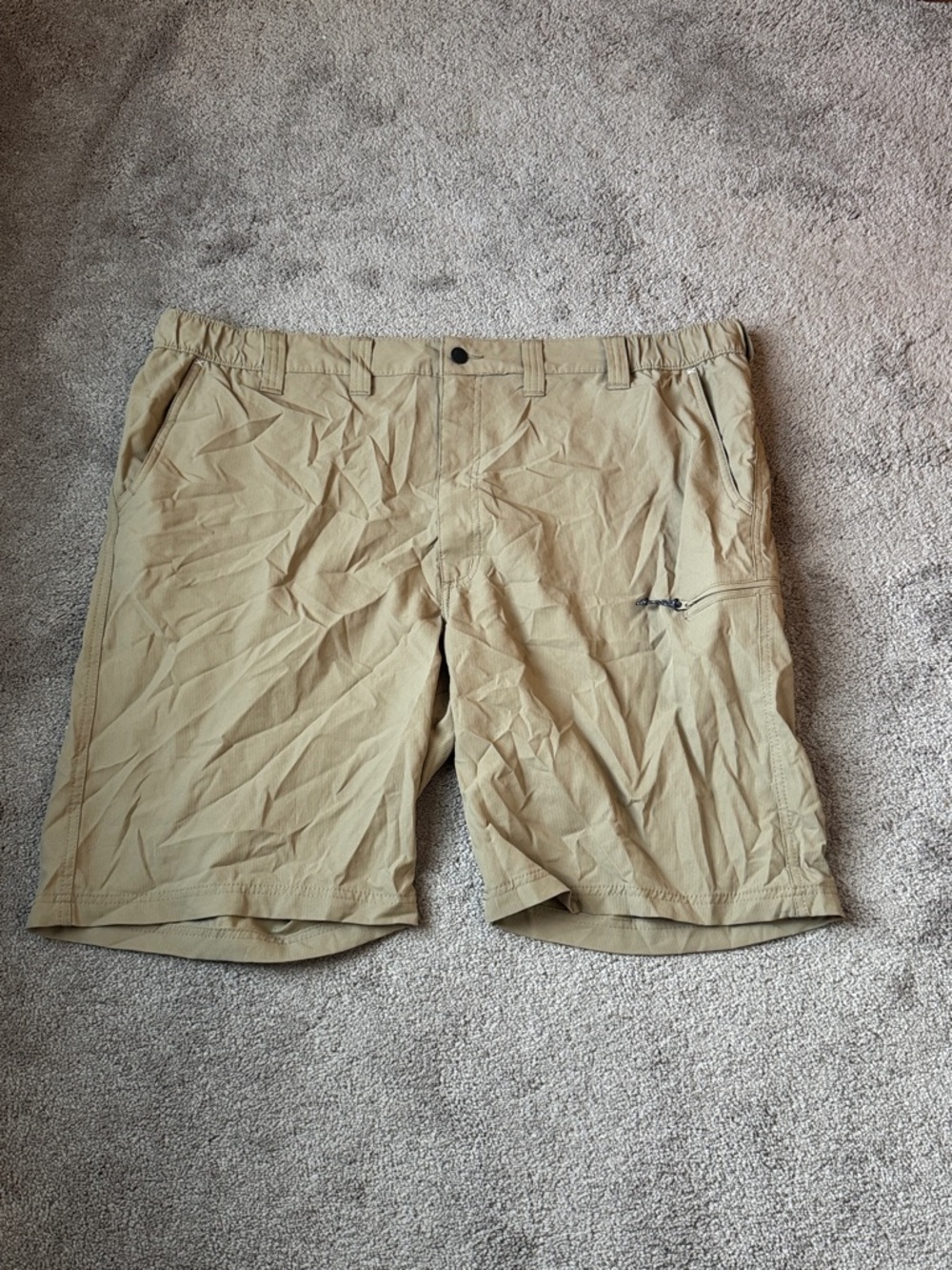 Wrangler Khaki Outdoor Utility Hiking Shorts SIZE 46 Comfort